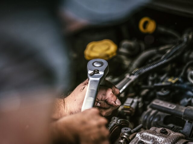 Du kannst was! Mechaniker bei der Arbeit
