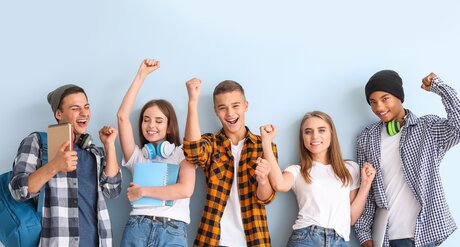 Lehre mit Matura Jubelnde Lehre mit Matura Teilnehmer