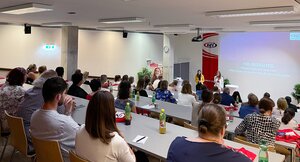 Besucher:innen des Events HR-Insights im Hörsaal des BFI Salzburg