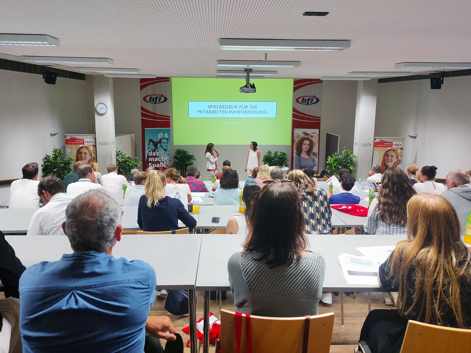 Speakerin Mag. Julia Hinterauer Mag. Julia Hinterauer als Speakerin beim Event "HR-Insights" am BFI Salzburg