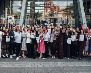Die Absolvent:innen der Ausbildung zum Diplom für Gesundheits- und Krankenpflege | © BFI Salzburg