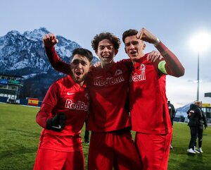 Tolgahan Sahin, Dijon Kameri and Kapitän Lukas Wallner | © Jasmin Walter - FC Red Bull Salzburg/FC Red Bull Salzburg via Getty Images