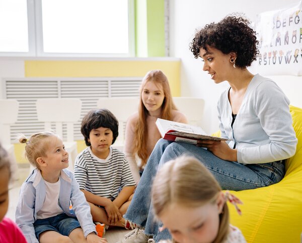 Ausbildung zur Arbeit im Kindergarten oder in Kleinkindgruppen im